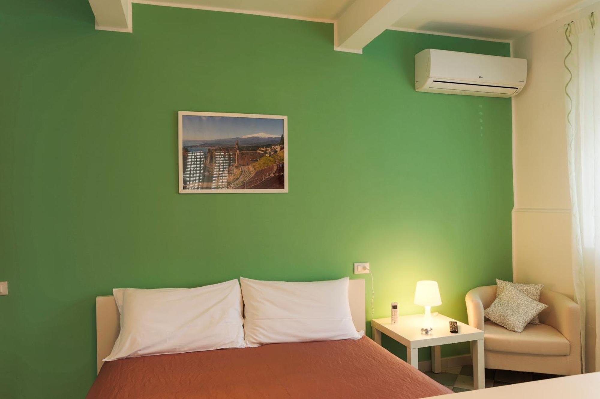 B&B Porta Della Sicilia メッシーナ 部屋 写真
