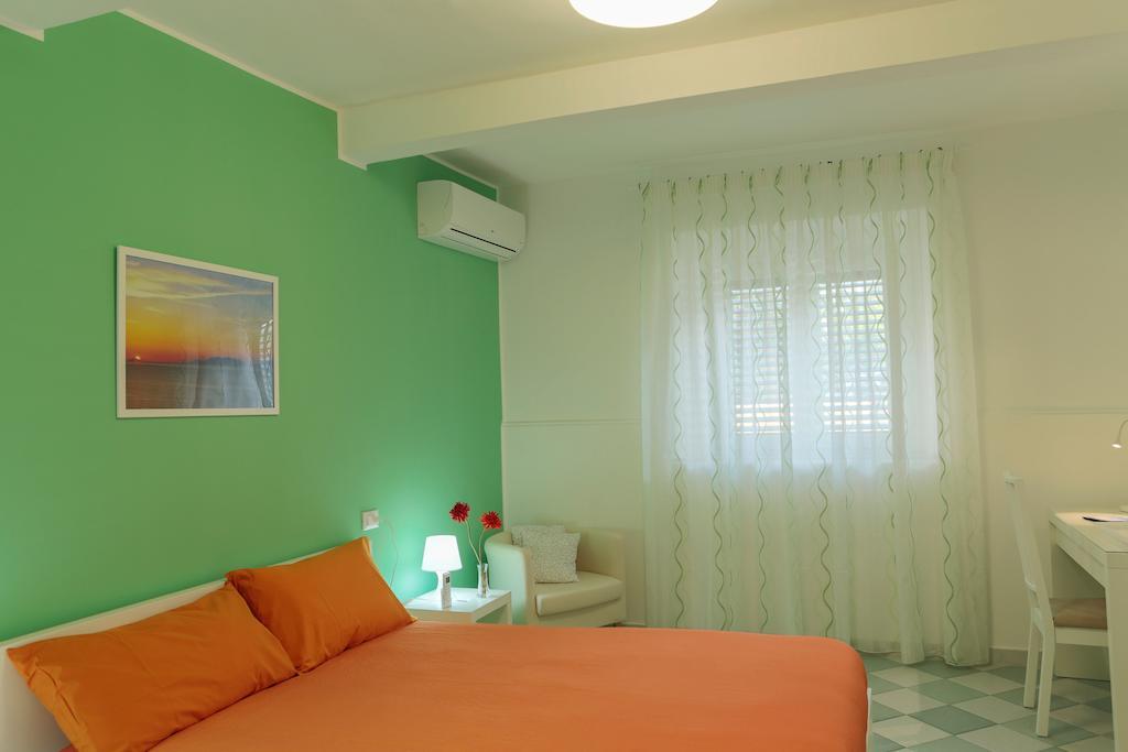 B&B Porta Della Sicilia メッシーナ 部屋 写真